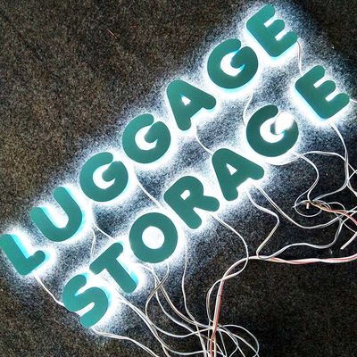 3D আকৃতির রঙের রং মেটাল অক্ষর সঙ্গে আলোর বহিরঙ্গন বিজ্ঞাপন