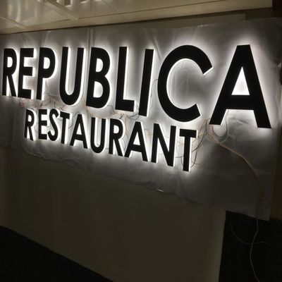 OEM ODM প্লাস্টিক বর্ণমালা এক্রাইলিক আলোকিত সাইন স্টোরফ্রন্ট বিজ্ঞাপন