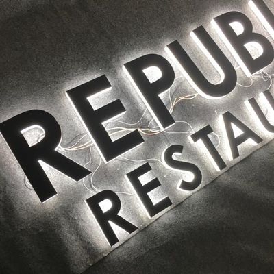 OEM ODM প্লাস্টিক বর্ণমালা এক্রাইলিক আলোকিত সাইন স্টোরফ্রন্ট বিজ্ঞাপন