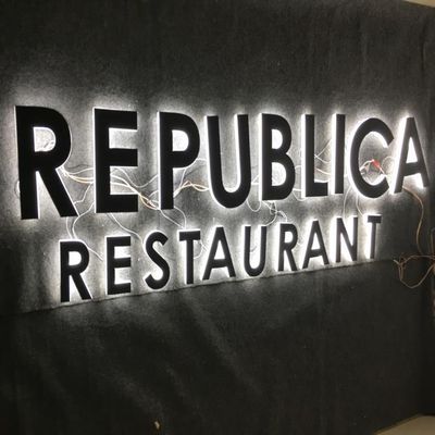 বিজনেস শপফ্রন্ট এলইডি এক্রাইলিক লেটার্স সাইনেজ 30 সেমি