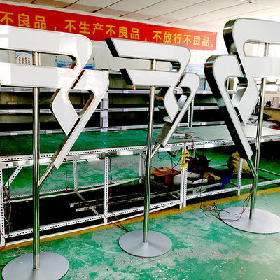 SMD5050 LED এক্রাইলিক 3D লেটার সাইন ফ্রিস্ট্যান্ডিং 50000 ঘন্টা কাজ করছে