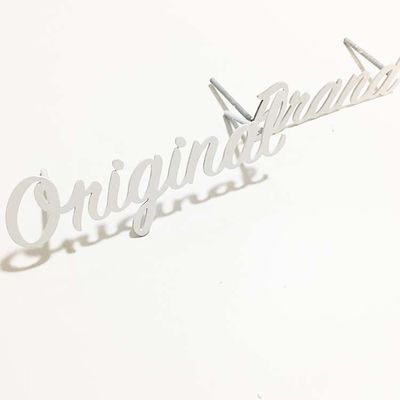 ফ্ল্যাট কাট হোয়াইট পেইন্ট মেটাল লেটার সাইন ব্রাশ করা SS304 চ্যানেল লেটার সাইনেজ