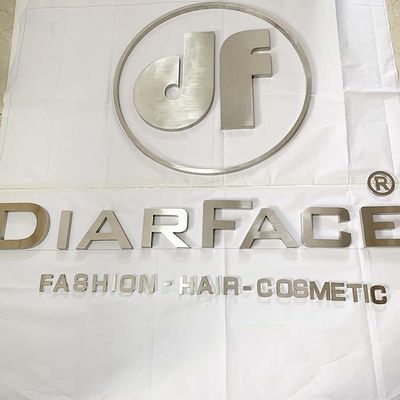 স্টোরফ্রন্ট সিলভার ব্রাশ 3D মেটাল লেটার্স কোম্পানির লোগো সাইন ইলেক্ট্রোপ্লেটেড