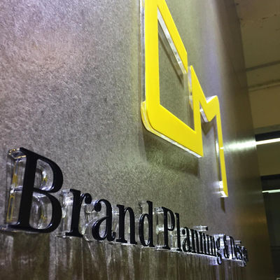 15mm 3d ক্রিস্টাল এক্রাইলিক লেটার সাইন UV মুদ্রিত লোগো অ বিষাক্ত