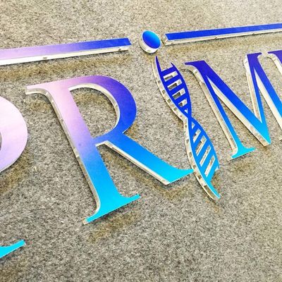 দোকানের জন্য অভ্যন্তরীণ অভ্যর্থনা সলিড এক্রাইলিক চিঠি সাইন 3mm-20mm পুরুত্ব