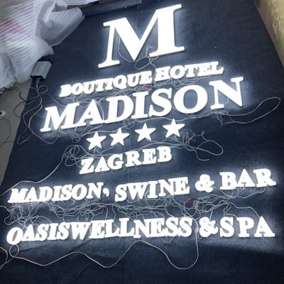 12mm এক্রাইলিক কোম্পানির লোগো ওয়াল সাইন অ্যালুমিনিয়াম চ্যানেল লেটার অ্যান্টি রাস্ট