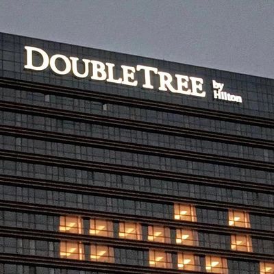 LED Light কোম্পানির নাম লোগো বিল্ডিং সাইন 3d চ্যানেল পত্র