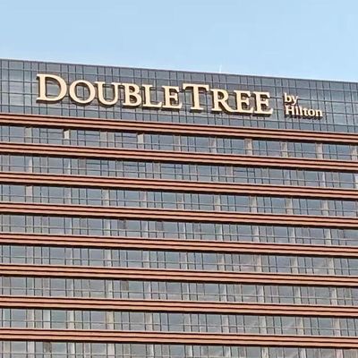 3-5 মিমি এক্রাইলিক বিল্ডিং সাইন ইউভি প্রিন্টেড ফেব্রিকেটেড স্টেইনলেস স্টীল অক্ষর