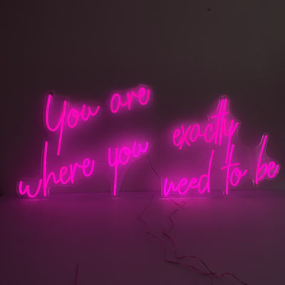 এক্রাইলিক বোর্ডের সাথে হাইস্প্যান ব্যক্তিগতকৃত 3d নিয়ন চ্যানেল অক্ষর