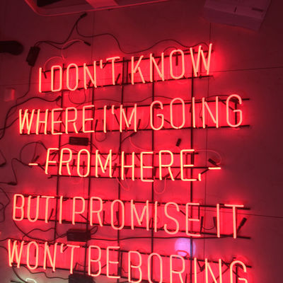 শপ ডেকোরেশন মেটাল ফ্রেম নিয়ন লাইট ওয়ার্ড সাইন ফর ওয়ালের জন্য